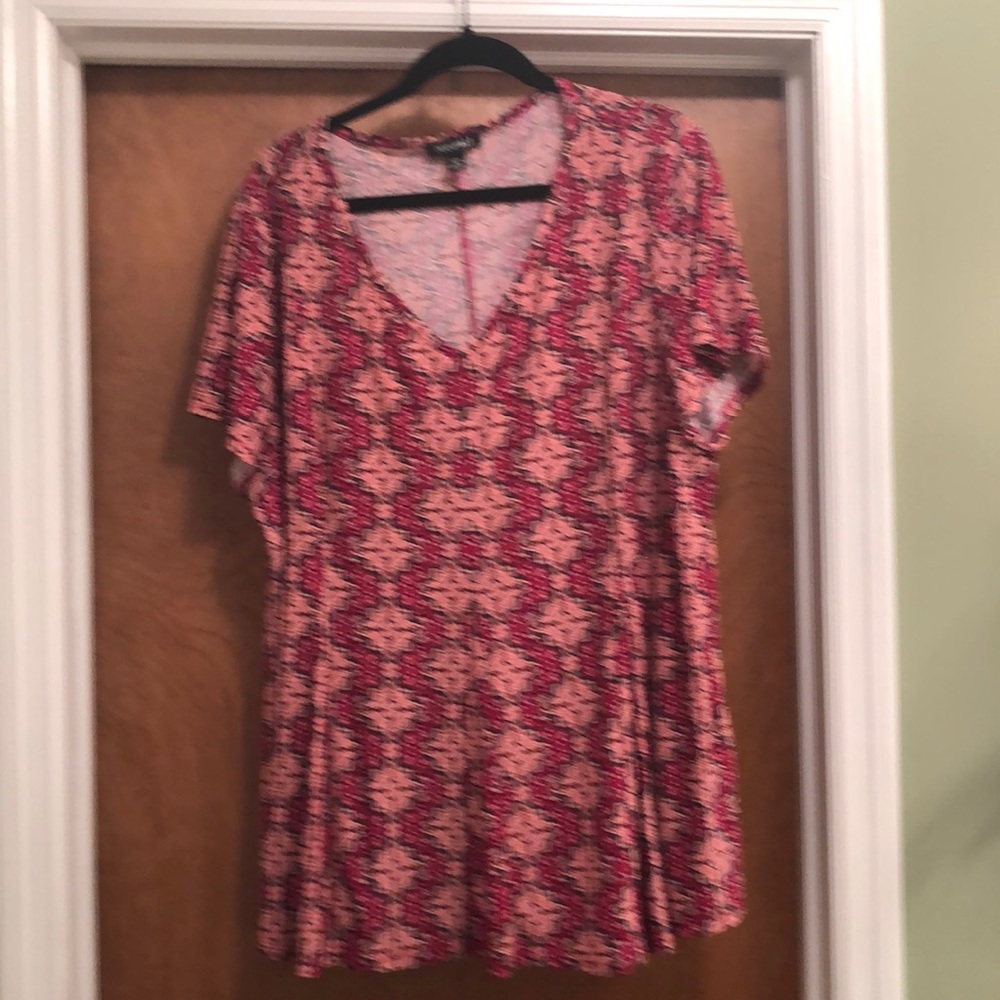 Roz and Ali blouse, v-neck, flowy on bottom